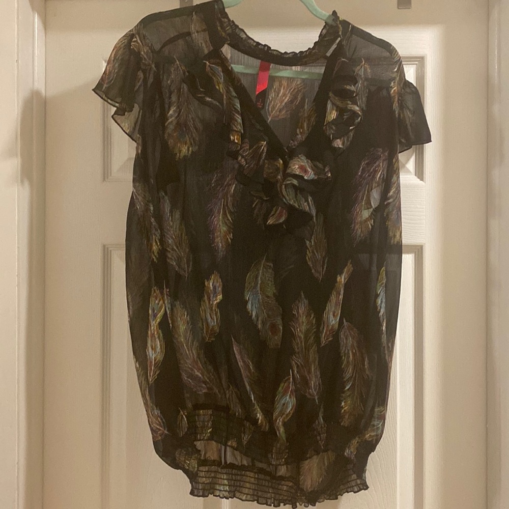 Pure Energy Short Sleeve Ruffle Feather Print Blouse Size 2 (18/20)